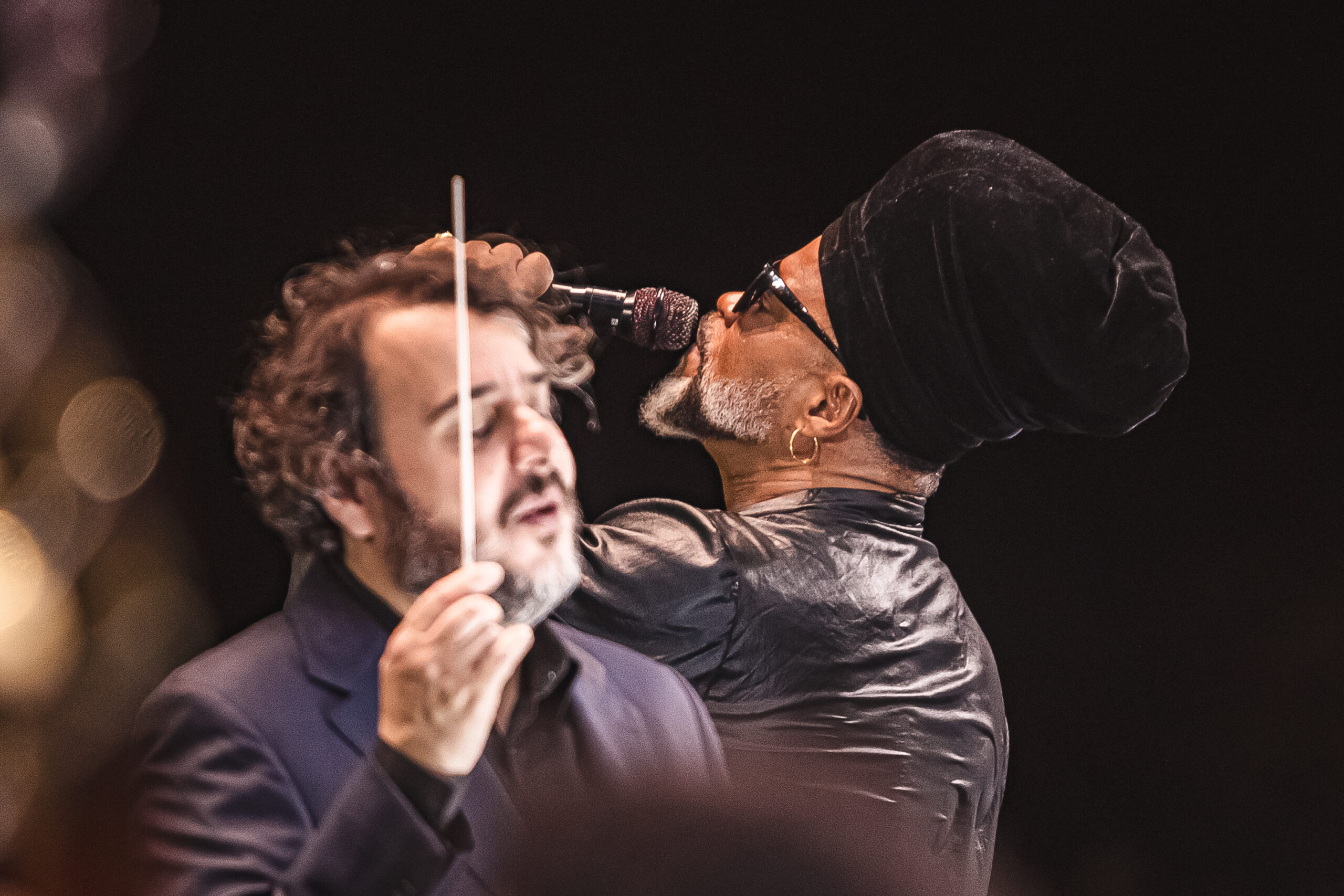 Maestro Rodrigo Toffolo (Orquestra Ouro Preto) e Carlinhos Brown
| Créditos: Rapha Garcia
