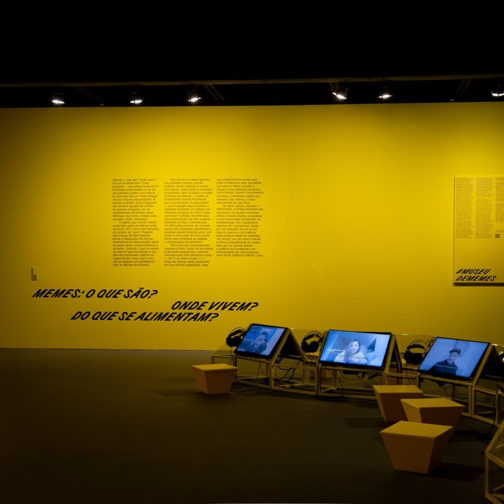 exposição de memes no Brasil CCBB BH