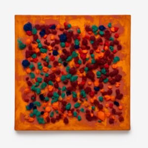 Exposição de Sheila Hicks no Instituto Tomie Ohtake mapeia seis décadas de arte têxtil com instalação inédita