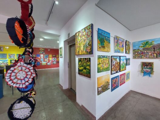 Em cartaz até 31 de outubro com entrada gratuita, a 4ª MITC 2026 transforma o Museu Municipal de Socorro na principal vitrine da arte naïf no Brasil.