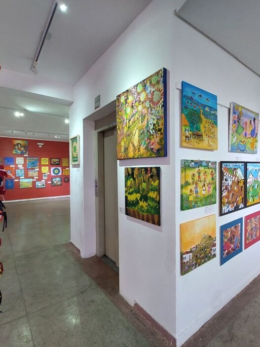 Em cartaz até 31 de outubro com entrada gratuita, a 4ª MITC 2026 transforma o Museu Municipal de Socorro na principal vitrine da arte naïf no Brasil.